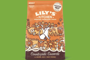 un pack de croquettes pour chiens Chicken & Duck Countryside Casserole