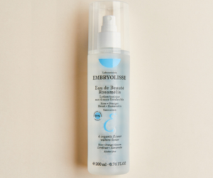 une eau de beauté Rosamélis d’Embryolisse