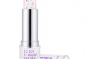 un rouge à lèvres révélateur de couleur Meta Glow Essence