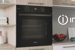 Cuisine Actuelle four encastrable Aria Turn&Go Steam INDESIT